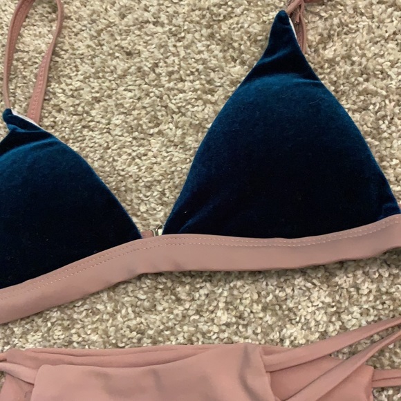 Bikini - Picture 2 of 2